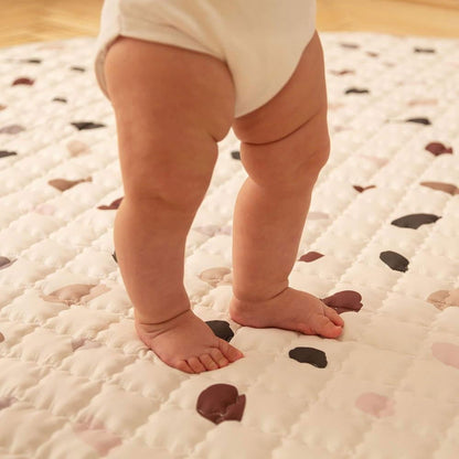 Hakuna Matte Gesteppte Krabbeldecke | Confetti-Design | 1,5 m Durchmesser - heartbeat - 