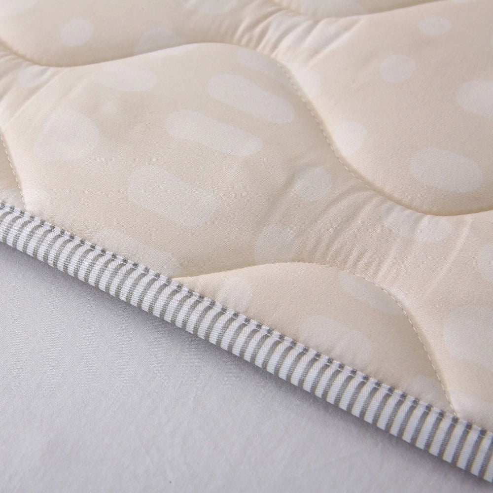 Hakuna Matte Gesteppte Krabbeldecke | Unisex-Hygge-Design | Beige | 127 x 127 cm - heartbeat - 