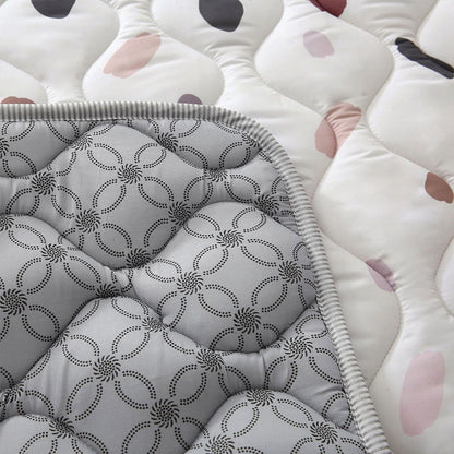 Hakuna Matte Gesteppte Krabbeldecke | Unisex-Hygge-Design | Confetti | 127 x 127 cm - heartbeat - 