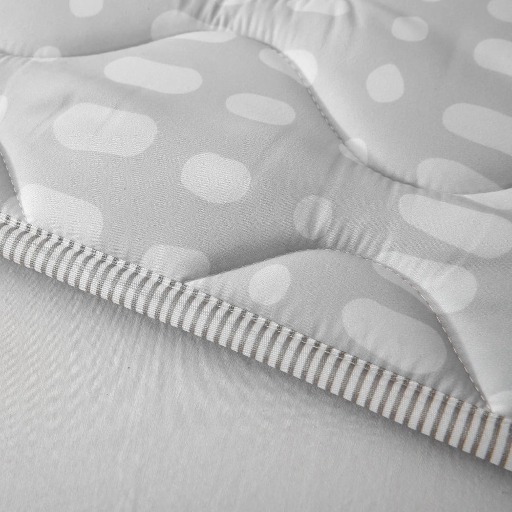 Hakuna Matte Gesteppte Krabbeldecke | Unisex-Hygge-Design | Grau Muster | 127 x 127 cm - heartbeat - 
