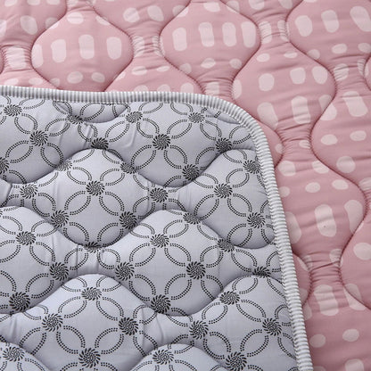 Hakuna Matte Gesteppte Krabbeldecke | Unisex-Hygge-Design | Rosa Muster | 127 x 127 cm - heartbeat - 
