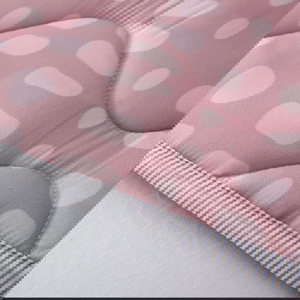 Hakuna Matte Gesteppte Krabbeldecke | Unisex-Hygge-Design | Rosa Muster | 127 x 127 cm - heartbeat - 