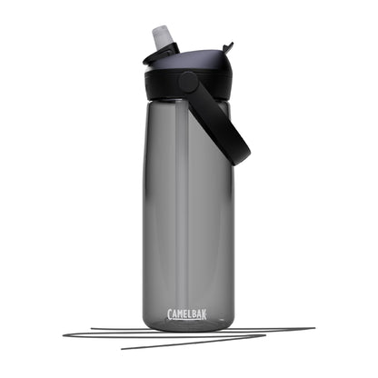 Personalisierte Thrive Flip Straw Trinkflasche 0,75L aus Tritan™ Renew, auslaufsicher mit Trinkhalm-Ventil, BPA-frei, transparent mit Tragegriff. Selber gestalten - Trinkflasche gestalten - CamelBak Trinkflasche gestalten